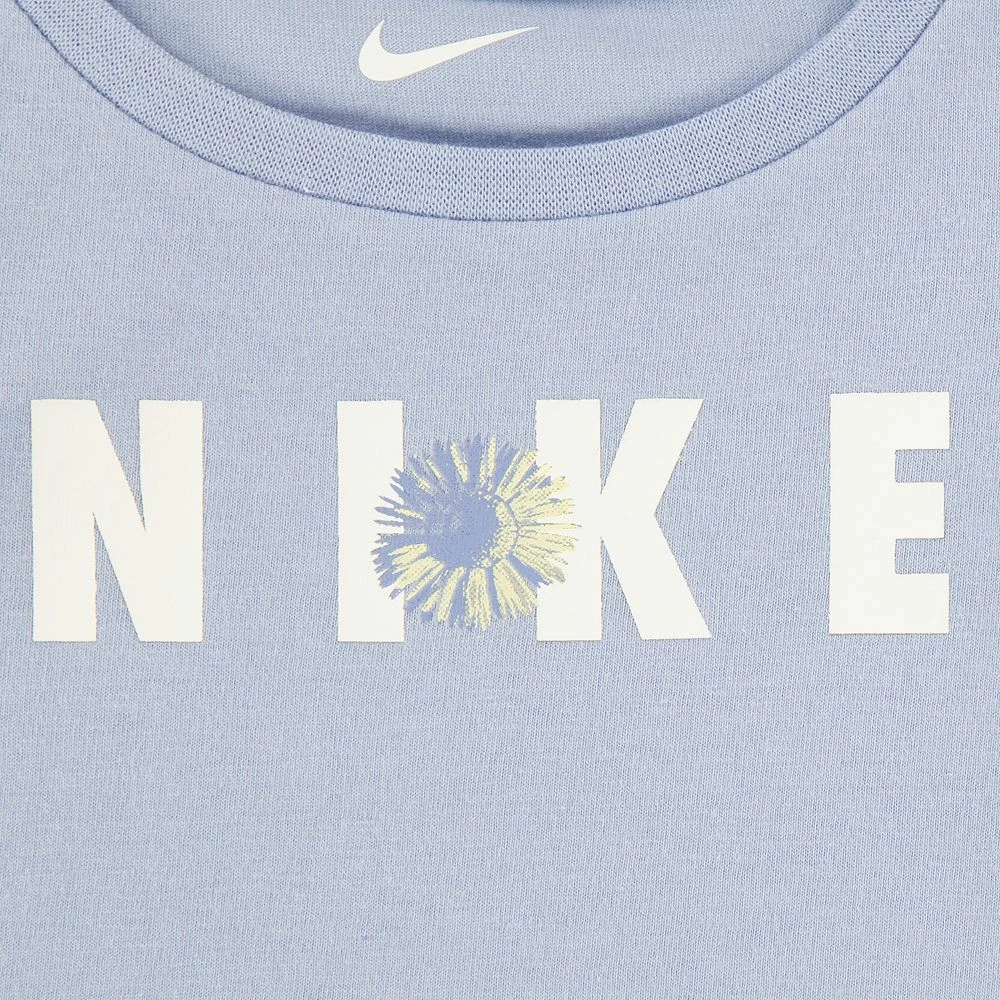 Baby Girl Nike Tee & Space-Dye Shorts Set 3 Baby Girl Nike Tee & Space-Dye Shorts Set - Image 3